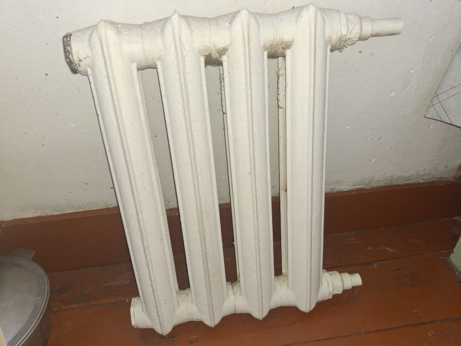 Продам 2 батареи на металлолом