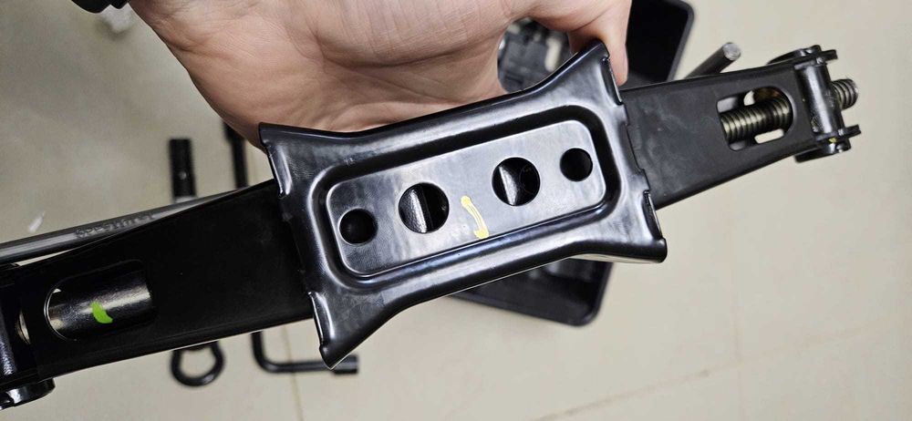 Trusa completa de pana Renault Espace 5 - 997506873R, cric cui tractare, chie roti si  cheie extragere capace prezoane