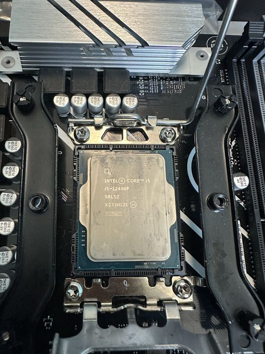 Intel I5 12400F, corsair rgb vengeance ddr4 2x16GB