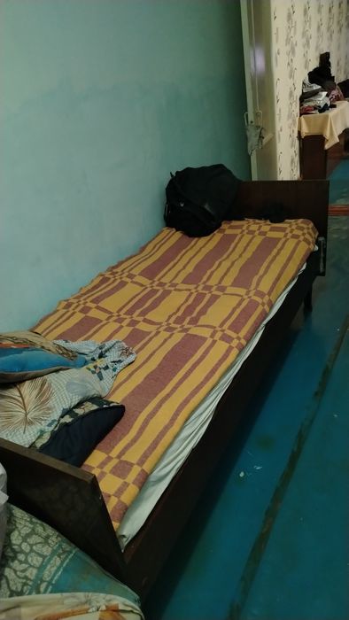 Кровать одна спальная в хорошим состояние прошу 300 тысячь