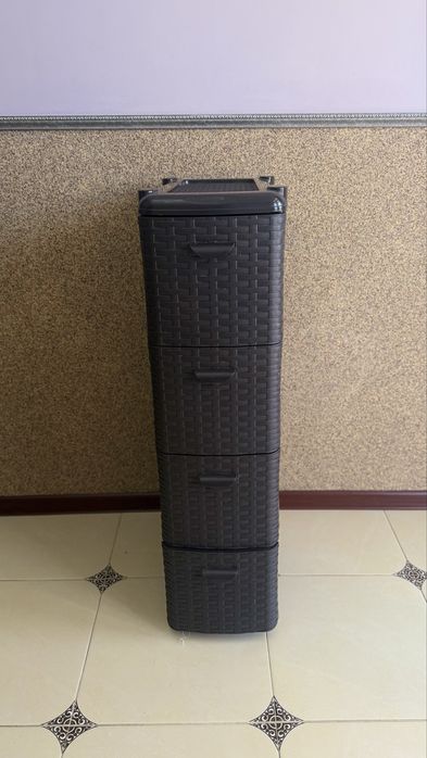 Полка с выдвижными ящиками