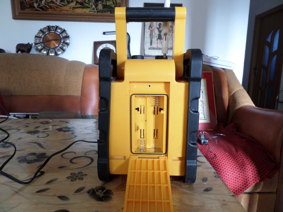 Radio santier Clatronic la priza si pe baterii foarte bun
