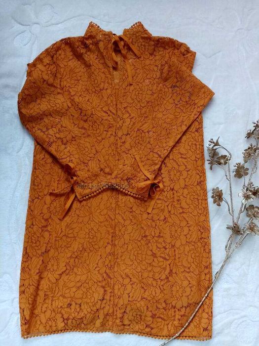 Официална оранжева дантелена рокля