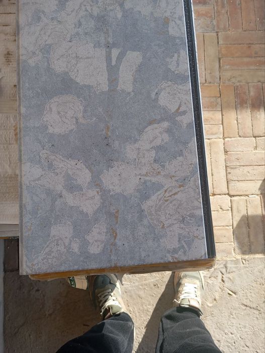 Taxta yog'och bolor dekor plastik va gipsokarton mahsulotlari sotiladi