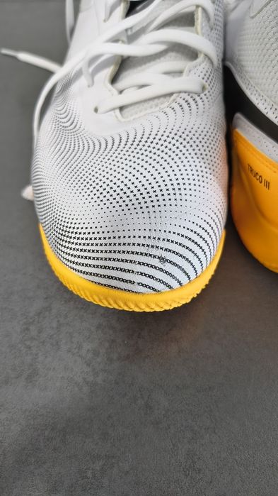 Ghete de fotbal Puma pentru sala marime 42.5