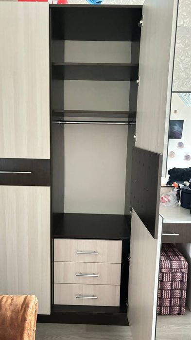 Продам шкаф, трюмо и стол