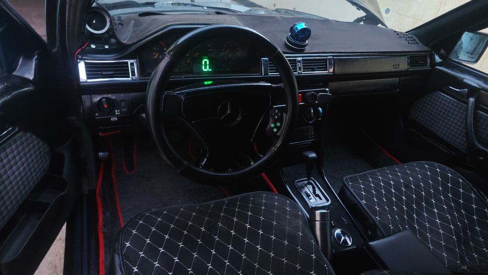 Mercedes benz w124 e220 2.2