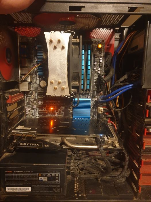 Vand pc low gaming sau pe piese