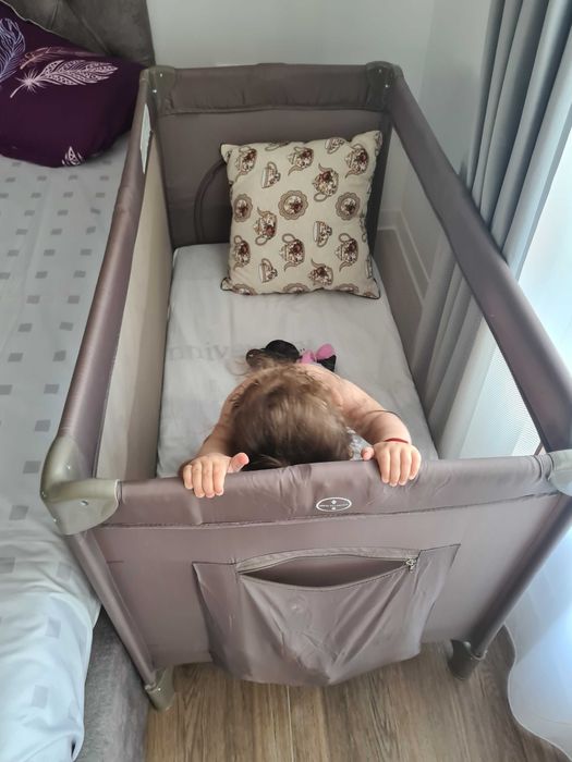 Patut de lemn si unul de voiaj