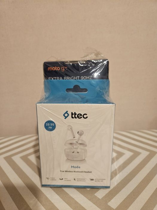 Чисто нов телефон Motorola + безжични слушалки