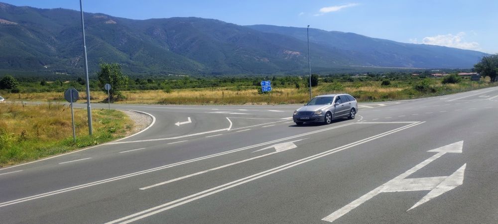 Продавам парцел статут земеделска земя 2 дек на  подбалканския път при разклона за село Иганово и село Певците отбивката за ВМЗ 
нива 1 дек и