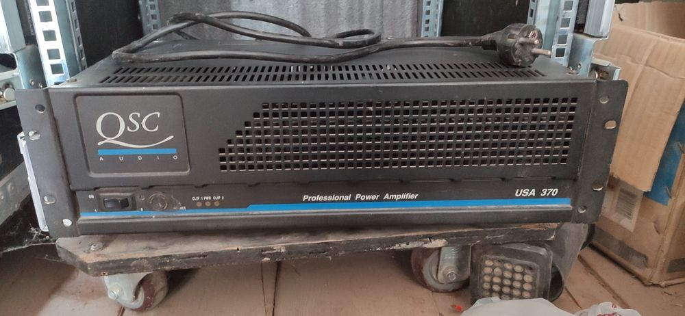 Qsc  audio   USA 370