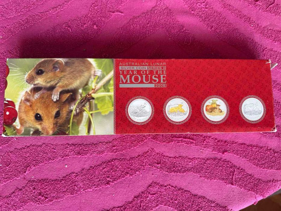 Продавам колекционерски сет лунар годината на мишката 2008 г