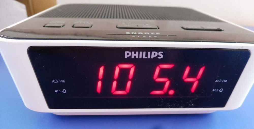 Радио будилник PHILIPS, цифров тунер, 10 радиостанции, аларма