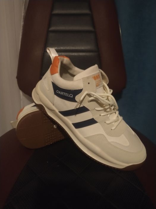 Adidași noi ,M42