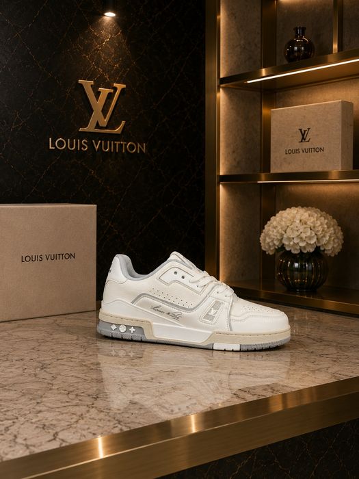 Adidasi LV marimea 44
