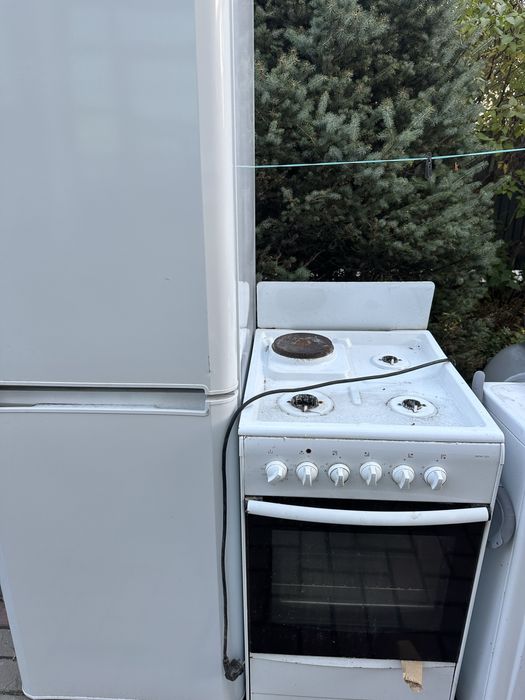 Бытовая техника (холодильник)