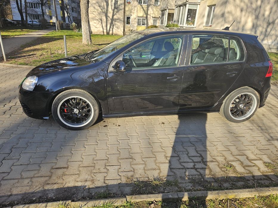 Vand golf 5 an 2008 sau schimb