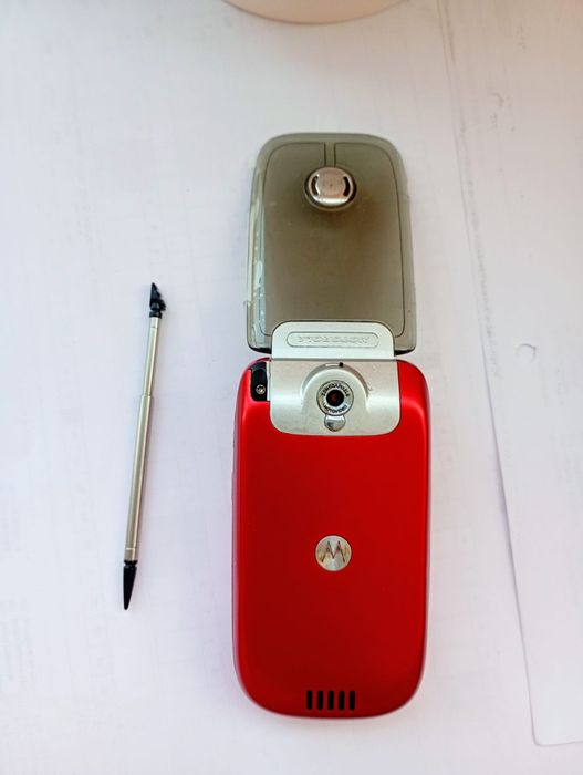 Motorola A1200 RED + încărcător original ( decodat,Nou)