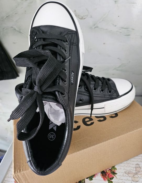 Дамски черни кецове