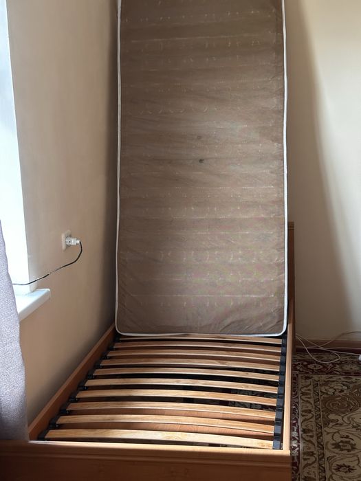 Продаю комплект мебели(кровать с матрасом,шкаф,стол,шифоньер)