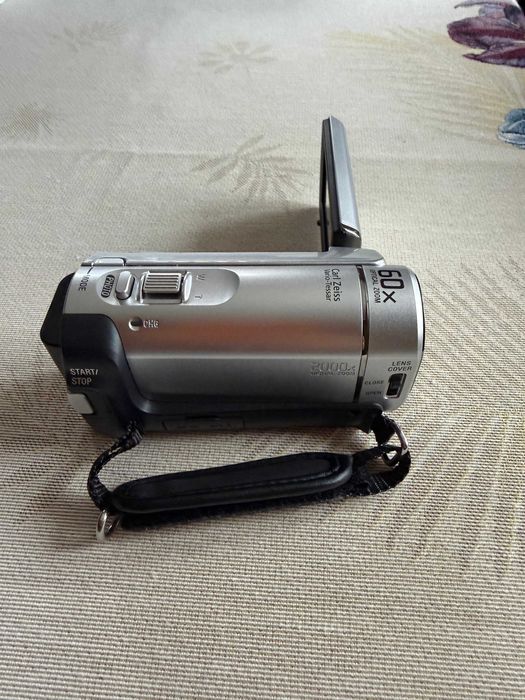 Sony Handycam DCR-SX30 – cameră video + card de memorie 4 gb