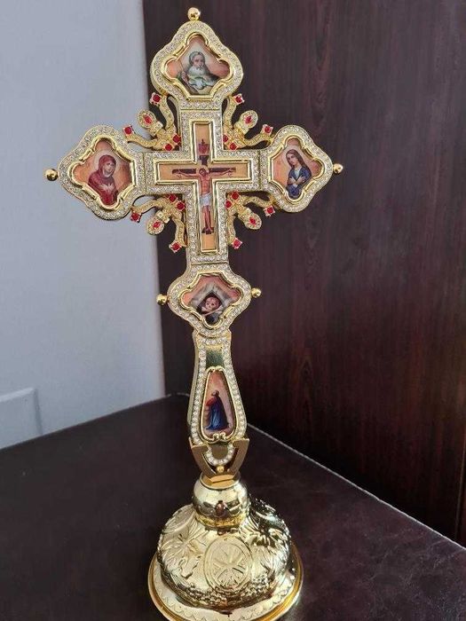 Cruce Metal cu Postament pentru Masa Altarului -Relief -3 -D
