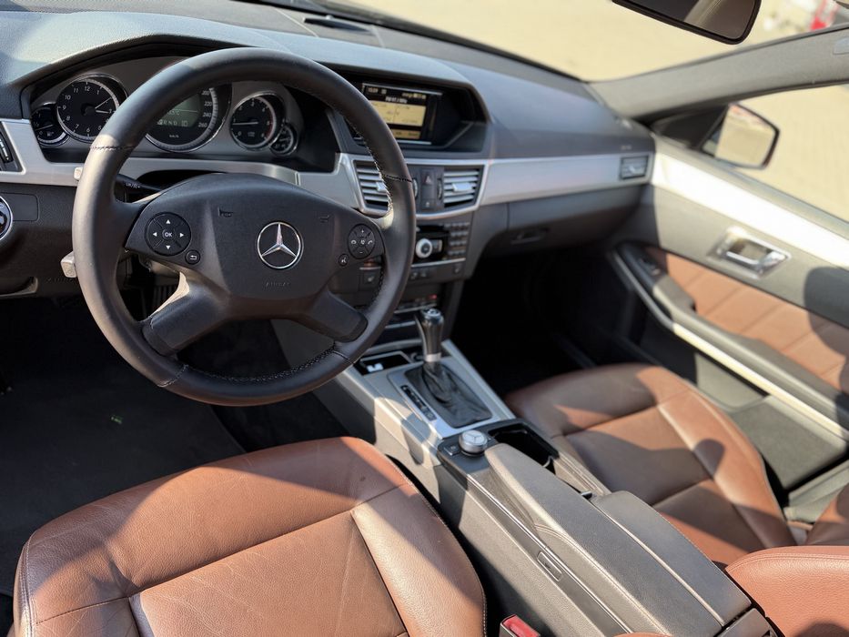 Mercedes-Benz E220- Avantgarde/ IMPECABIL/ Automat/ILS/Piele/Limuzină/