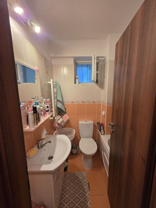 Vand sau schimb garsoniera cu ap 2/3 camere, zona 1 dec, Titan