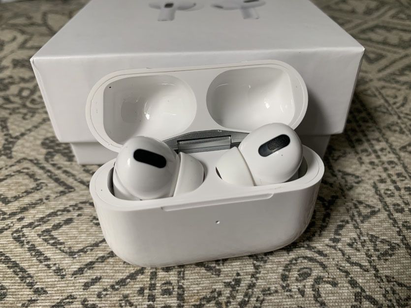 Продам наушники Airpods Pro