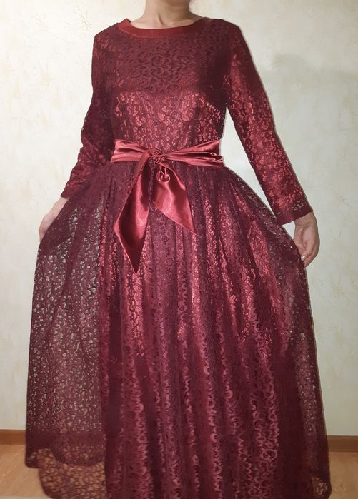 Продам вечерние платья (3 вида)