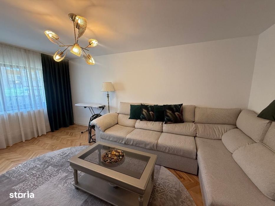 De vanzare Apartament 3 camere, zona Ampoi 3.