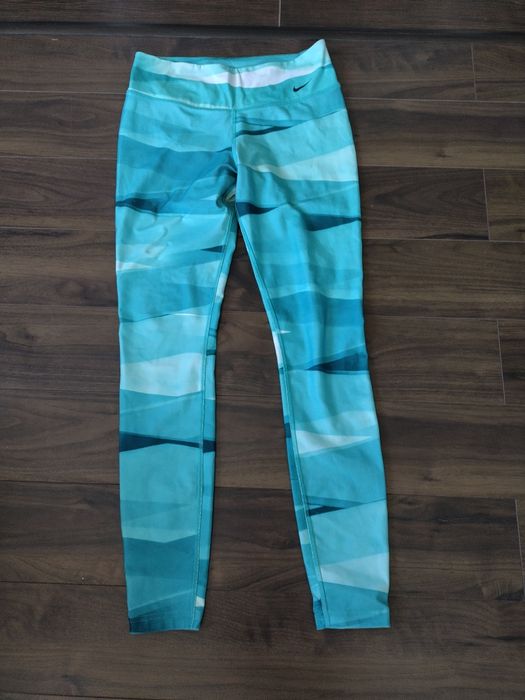 Дамски клин Nike Dry Fit , M размер