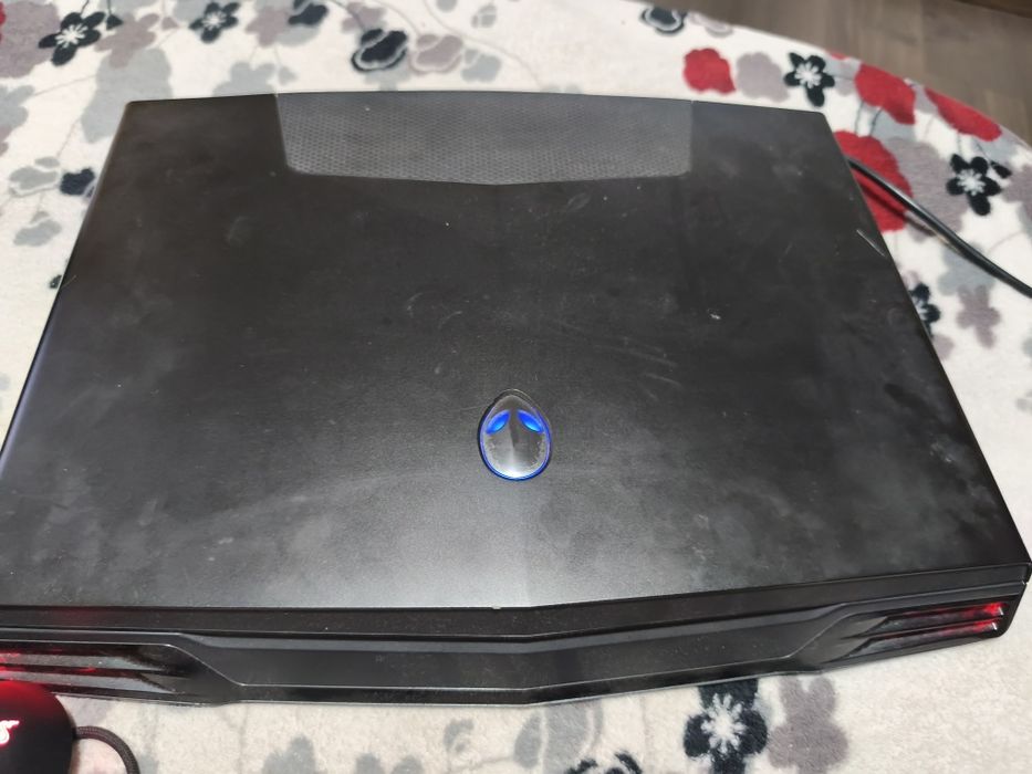 Vând laptop alienware m17x