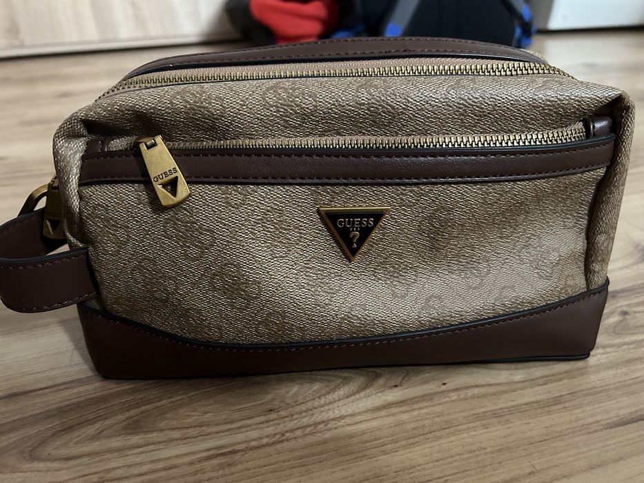 Чанта Guess унисекс чисто нова!