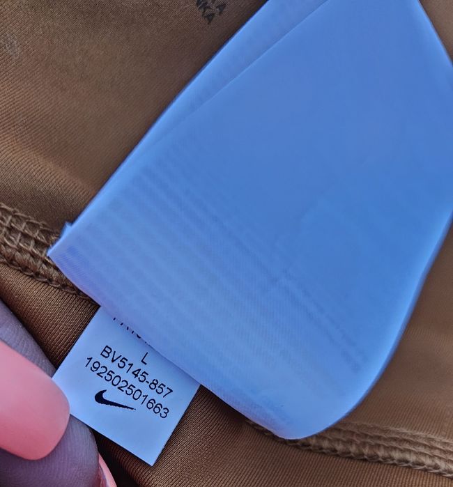 Nike оригинален дамски клин нов М/Л размер