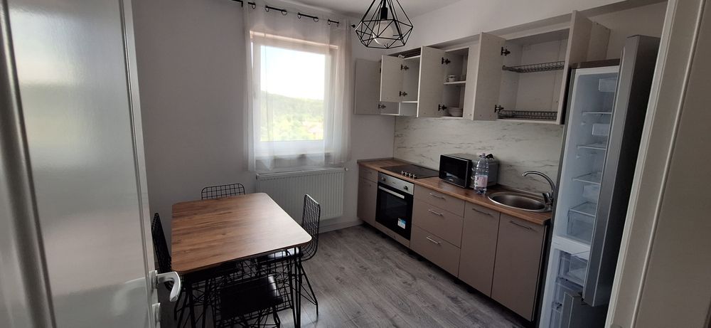 Închiriez apartament