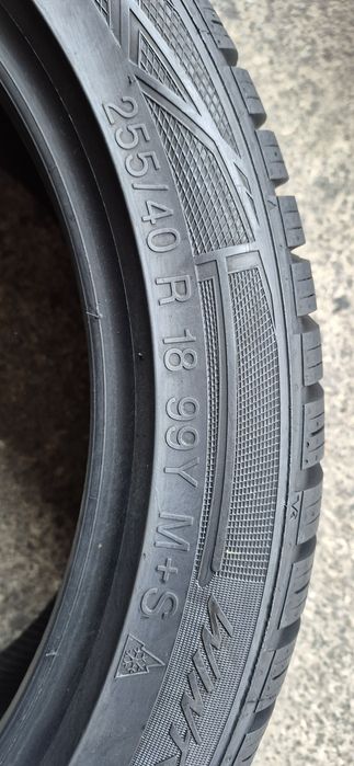 4 anvelope iarna Vredestein,fata 225/45/18,spate 255/40/18.Pret/bucata