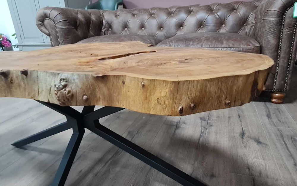 Масивна холна масичка от дърво и метални крака ръчна изработка