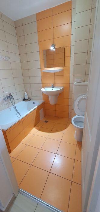 Inchiriez apartament