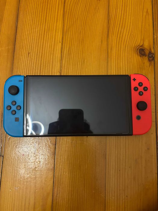 NINTENDO SWITCH OLED - Пълен комплект с калъф