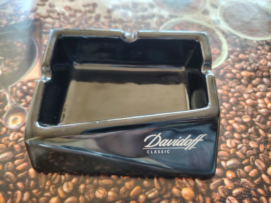 Черен пепелник Davidoff classic Нов