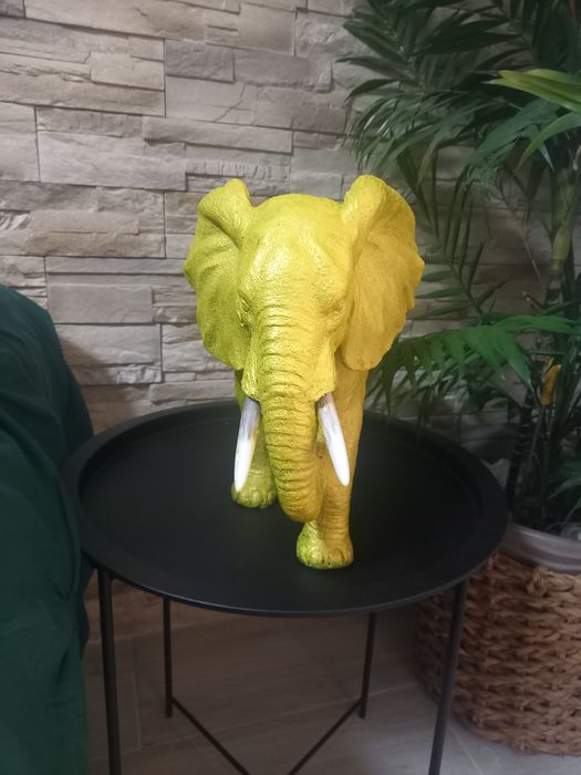 De vânzare statuetă