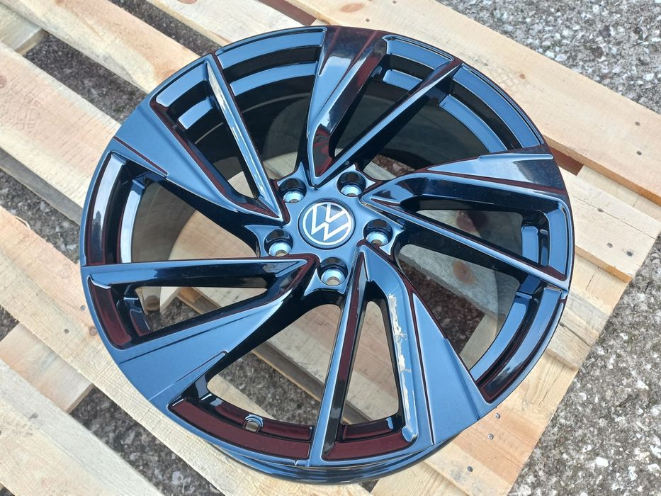 18"VW GTI GTD PIANO BLACK 8ж ет40 Golf Passat Touran Tiguan Seat