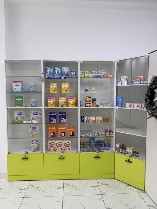 Витринные шкафы для аптеки