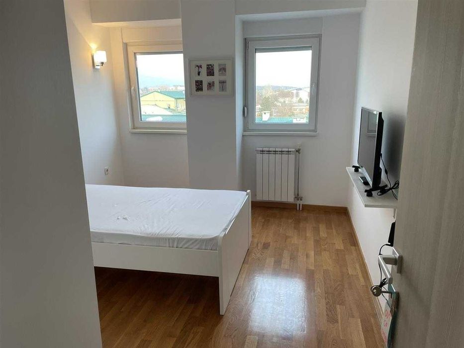 Дава се под наем Тристаен апартамент в София, Оборище - 85 кв.м за 637.5 € - Снимка #2