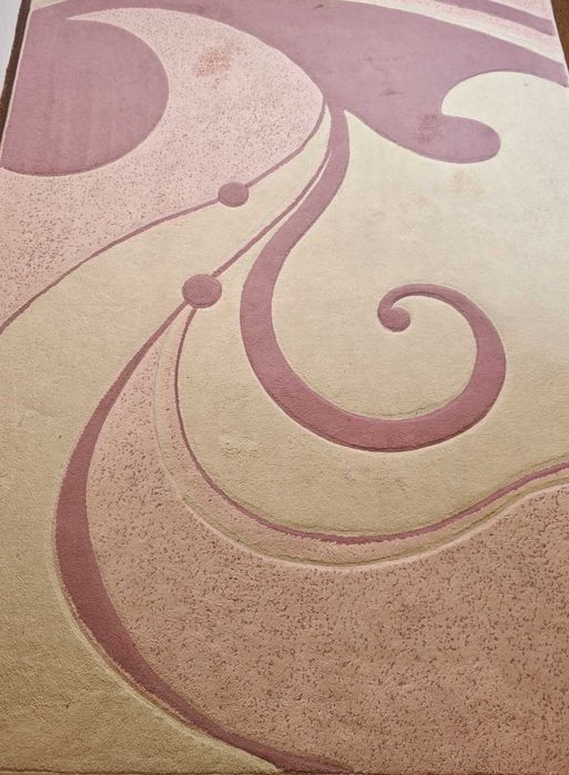 Килим  160х230  има леки следи от употреба