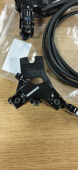 НОВИ ЧЕТИРИБУТАЛНИ SRAM Guide T предна и задна дискови спирачки колело