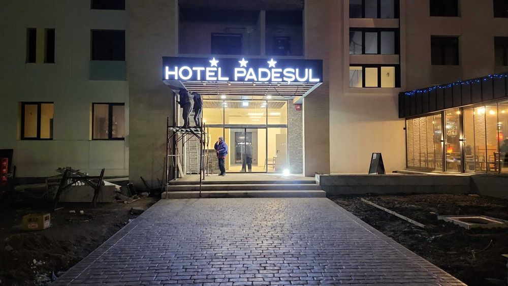 Casete luminoase, reclame luminoase, litere luminoase 3D, panouri bond