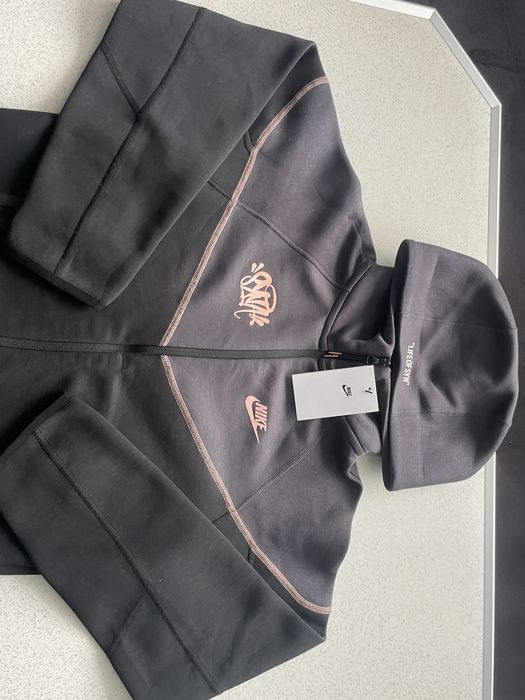 Найк Тек флийс / Nike tech fleece x syna world топ цена топ качество на найк тек флийс x synaworld / Nike tech fleece x synaworld Побързай!